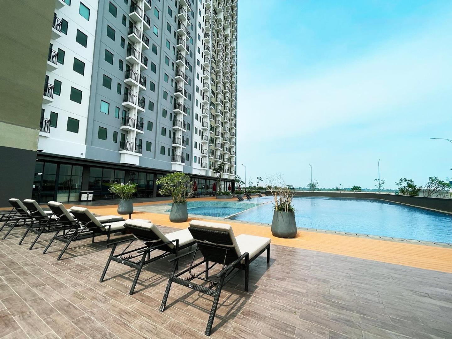 Hotel Osaka Pik2 Τάνγκερανγκ Εξωτερικό φωτογραφία